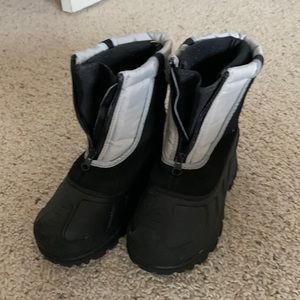 Kids Size 3 Itasca Snow Boot